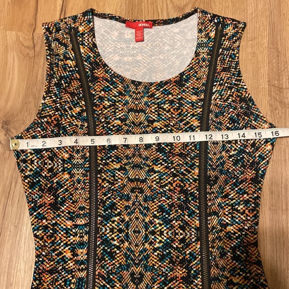 NWOT Bodycon dress w/working zippers from shoulder to hem. P2P stretches to 18” - Picture 3 of 9